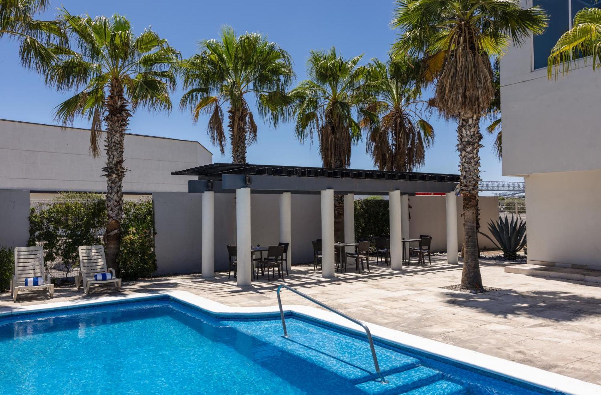 Courtyard By Marriott Hermosillo Exterior photo
